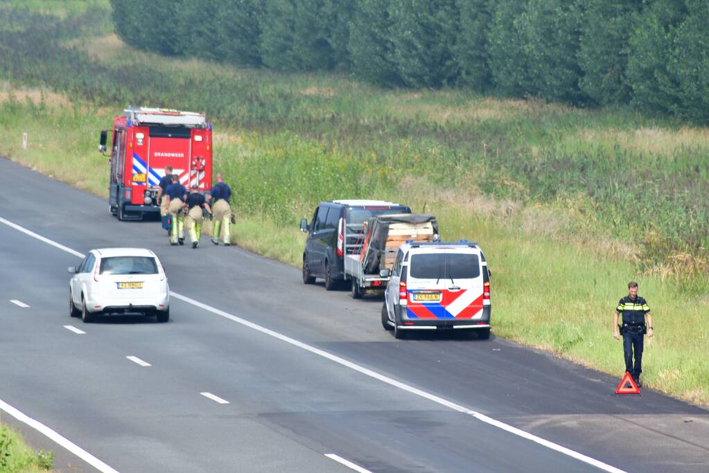 Bestuurder ziet rokende aanhanger