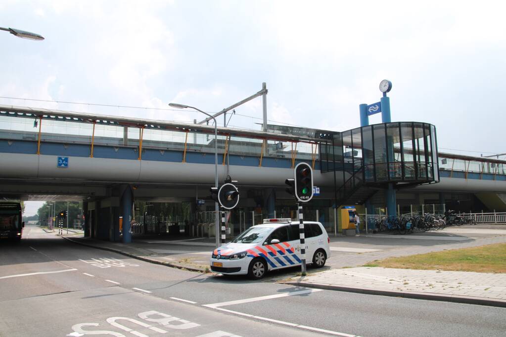 Zoekactie naar verdachte nabij station Parkwijk