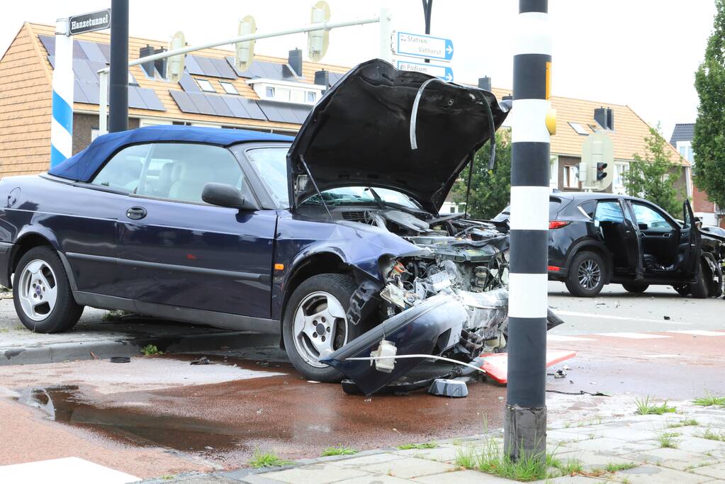 Enorme schade bij ongeval voor Hanzetunnel