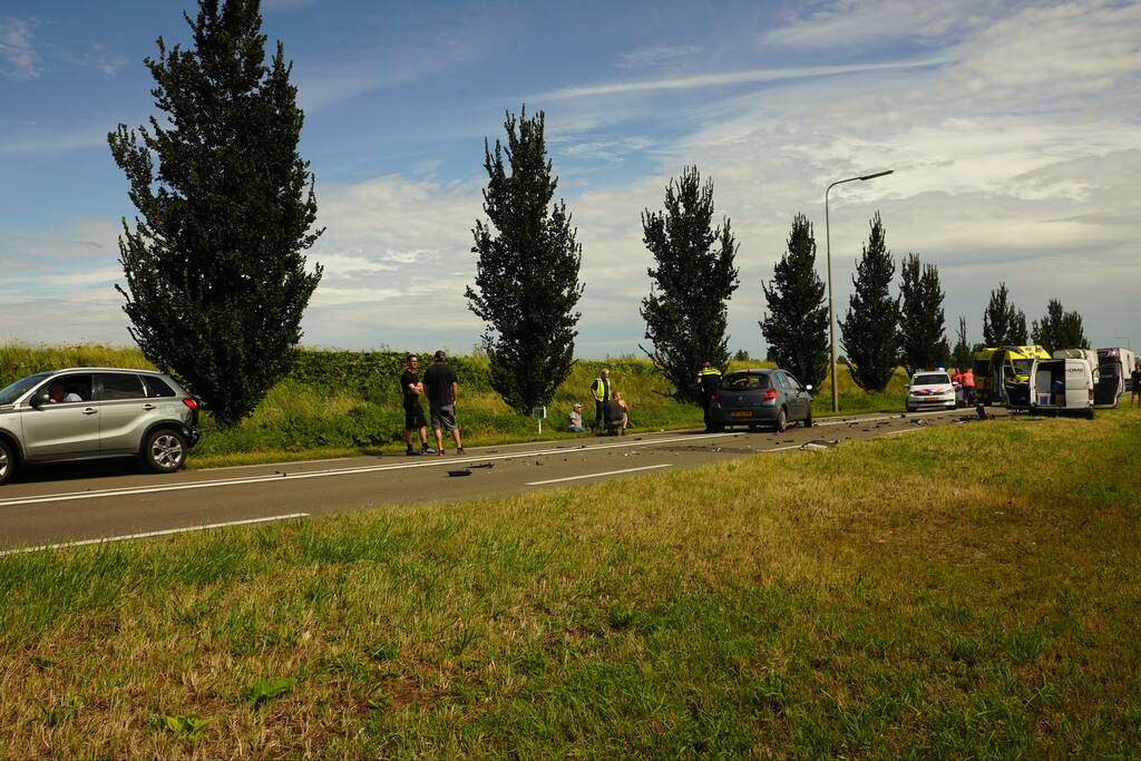 Drie voertuigen betrokken bij frontale aanrijding