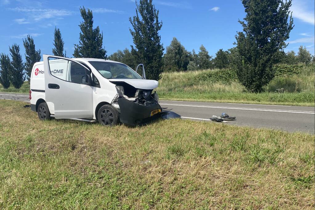 Drie voertuigen betrokken bij frontale aanrijding