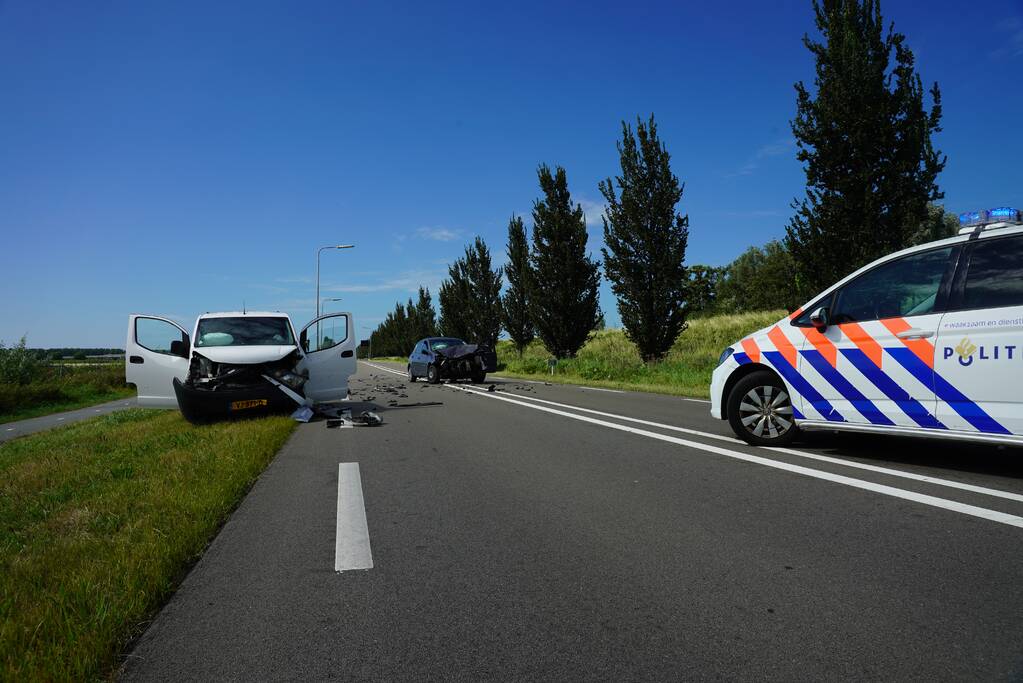 Drie voertuigen betrokken bij frontale aanrijding