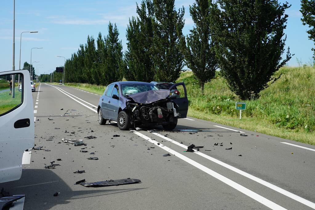 Drie voertuigen betrokken bij frontale aanrijding