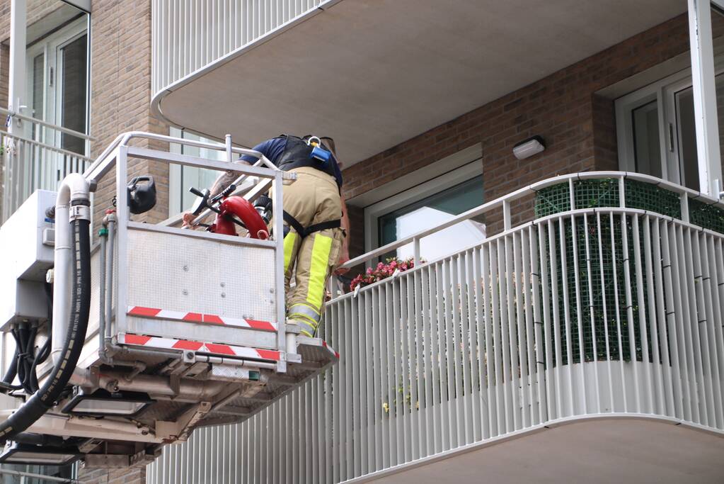 Bewoonster buitengesloten, brandweer haalt aardappelen van het vuur