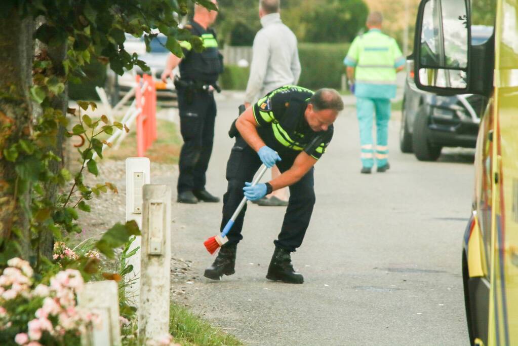 Opzittende scooter gewond na val