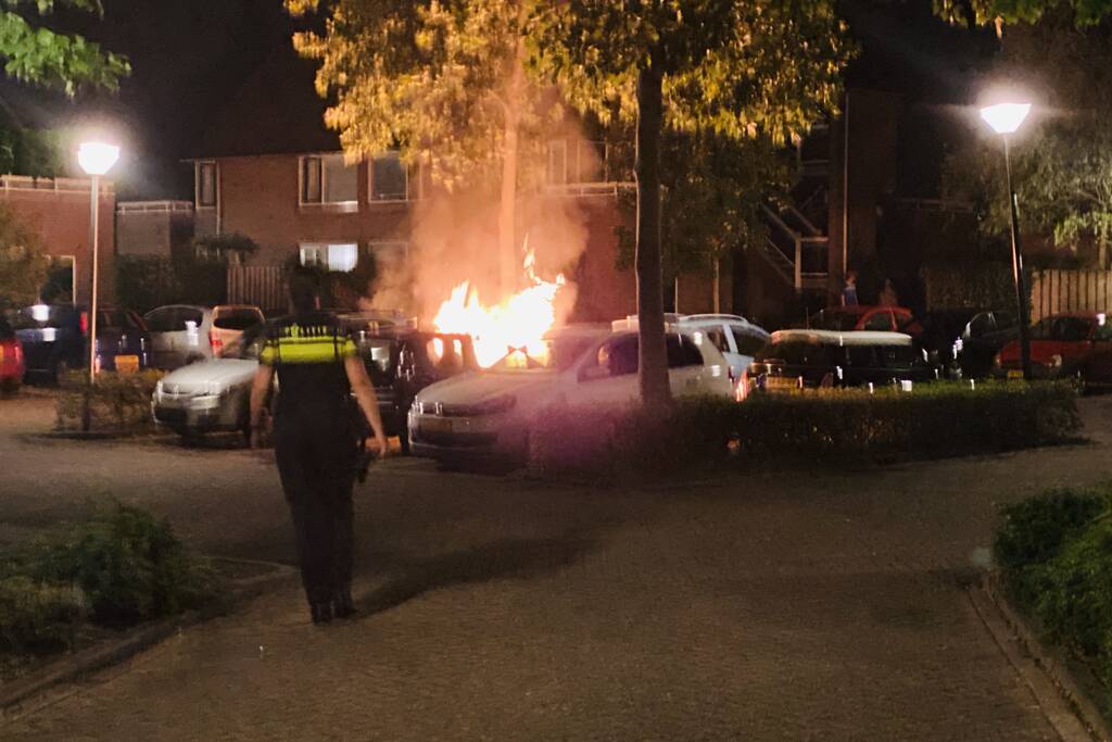 Auto verwoest door brand