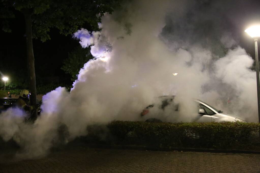 Auto verwoest door brand