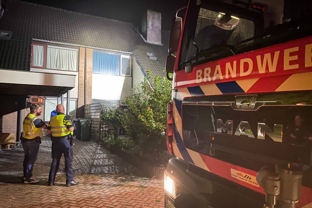 Woning vol rook, bewoners vluchten huis uit