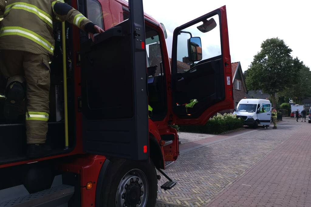 Brandweer doet onderzoek naar gaslucht in woning