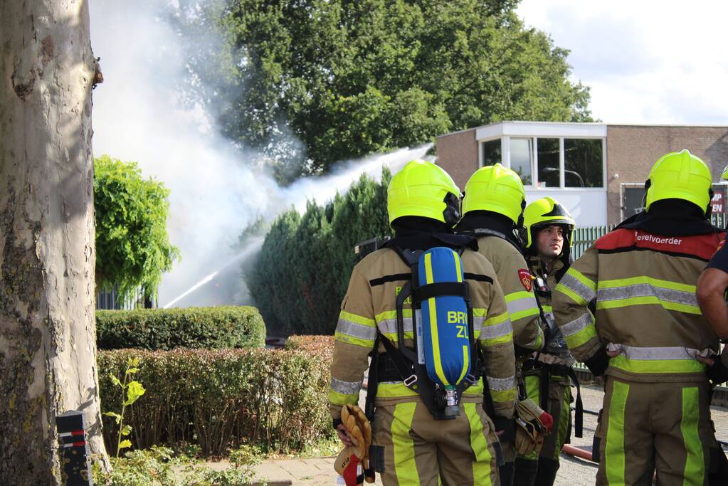 Vrachtwagen volledig verwoest door brand