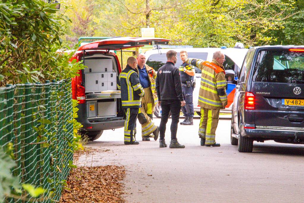 Lekkende vaten uit vrachtwagen gehaald