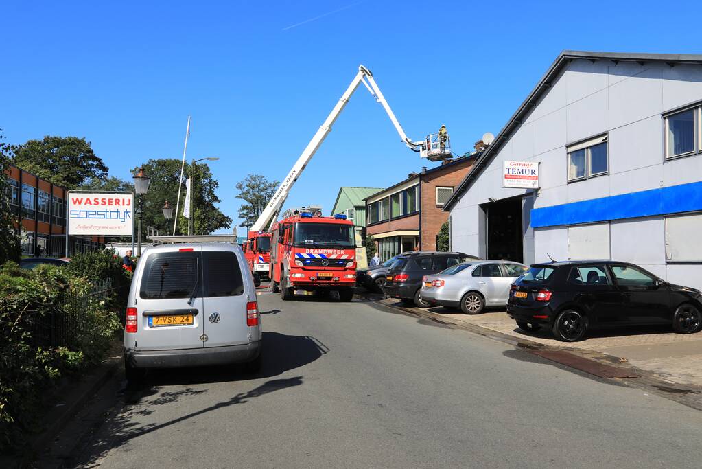 Brand in dakbeschot van woning