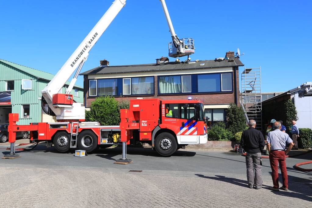 Brand in dakbeschot van woning