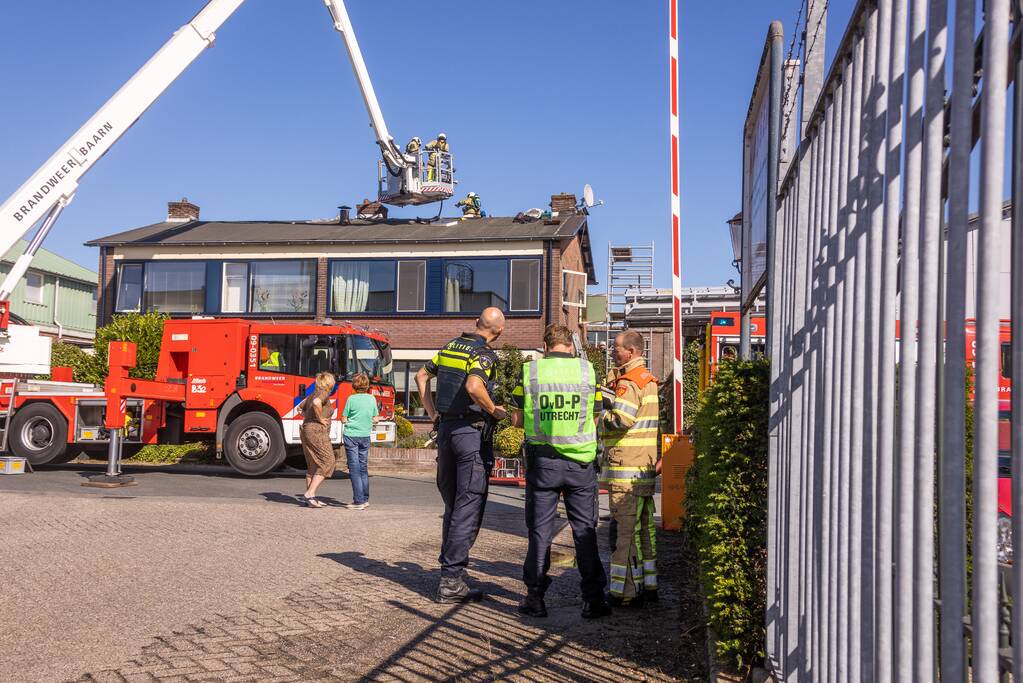 Brand in dakbeschot van woning