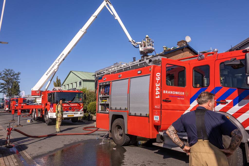 Brand in dakbeschot van woning