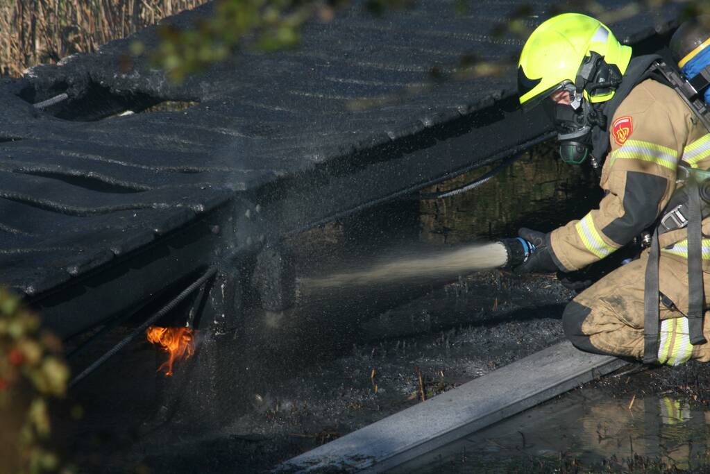 Brug in Quelderduyn gaat in vlammen op