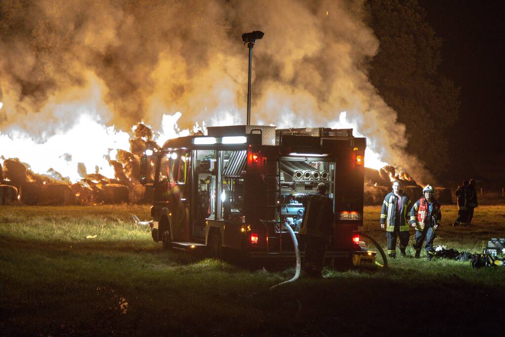 Rook en stank door hooibrand in Duitsland