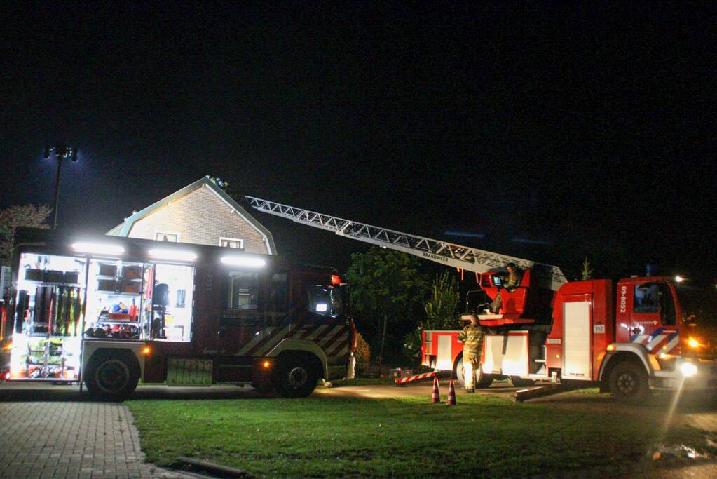 Brandweer controleert schoorsteen vanwege mogelijke brand