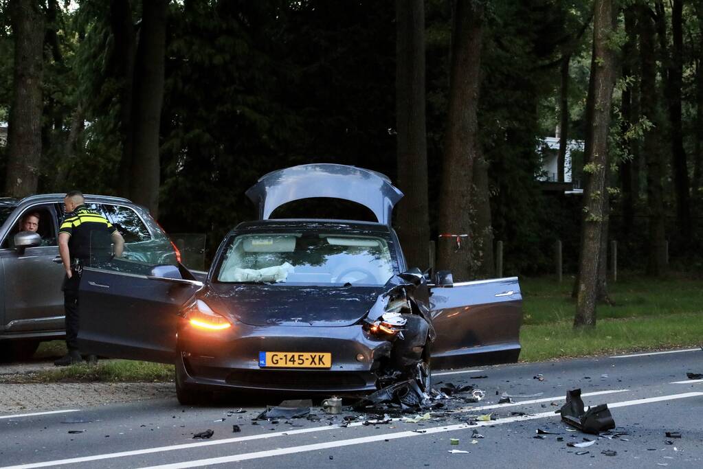 Tesla betrokken bij frontale aanrijding