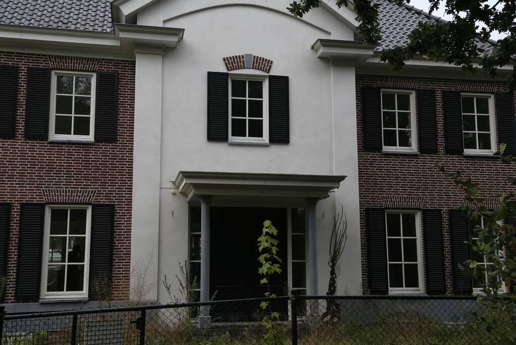 Witwasonderzoek en doorzoeking woning na aanhoudingen