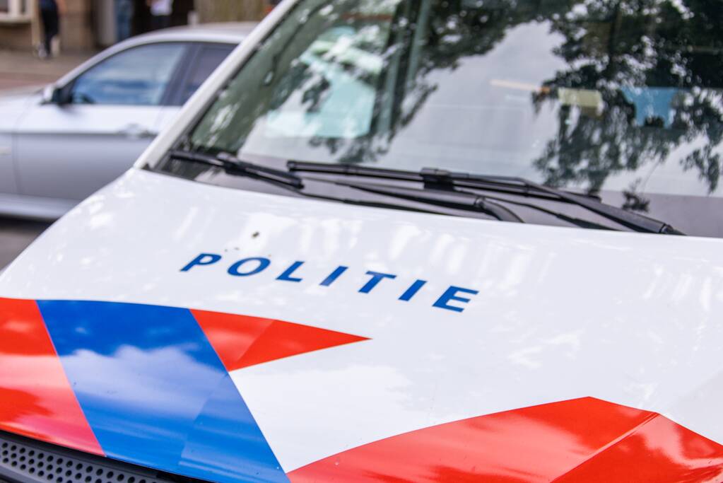 Politie doet inval in woning