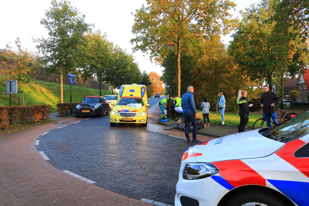 E-bikster gewond na botsing met bestelbus