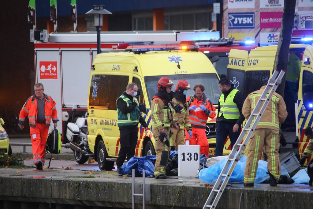 Auto belandt in het water, bestuurder overleden