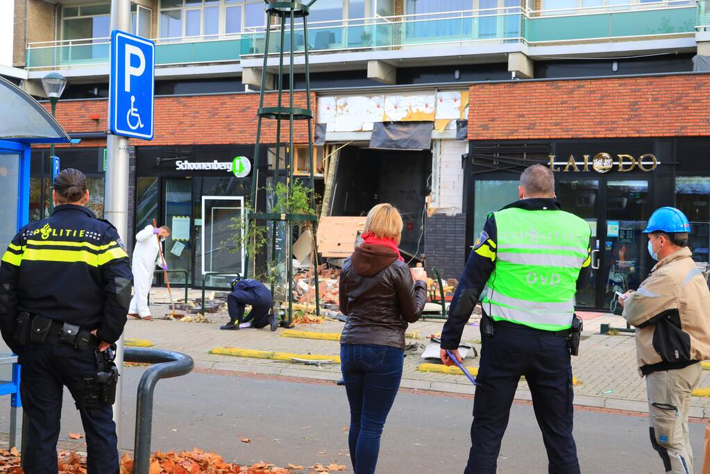 Ravage na plofkraak in het winkelcentrum