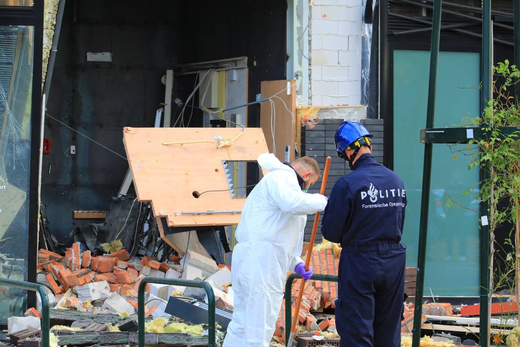 Ravage na plofkraak in het winkelcentrum