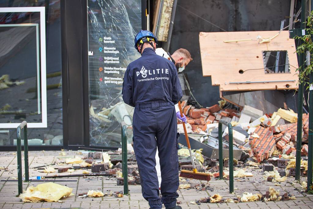 Ravage na plofkraak in het winkelcentrum