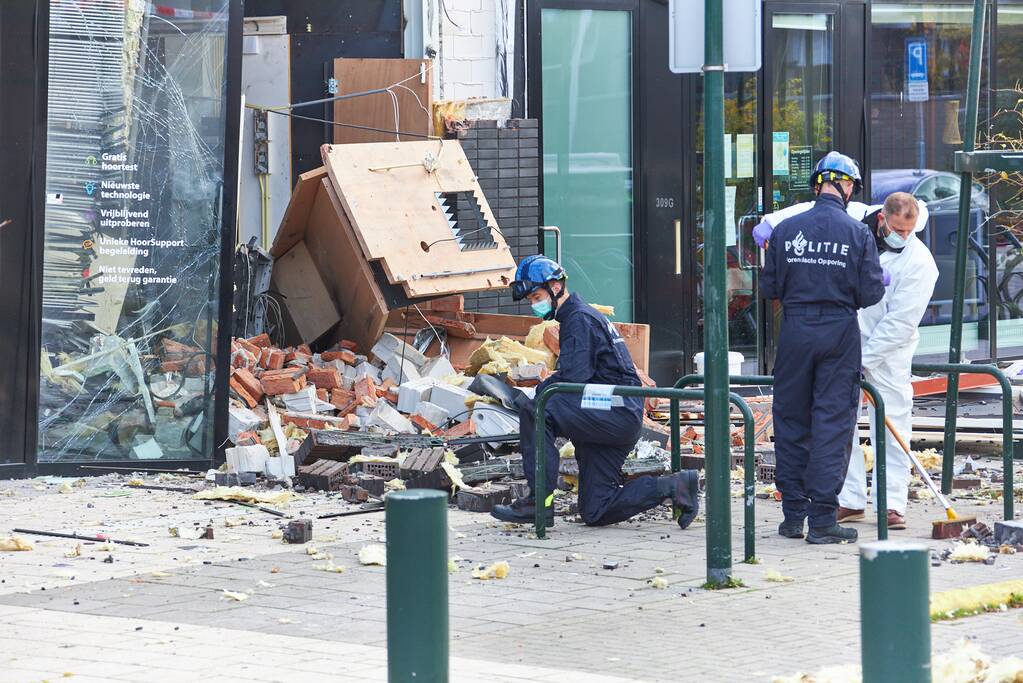 Ravage na plofkraak in het winkelcentrum