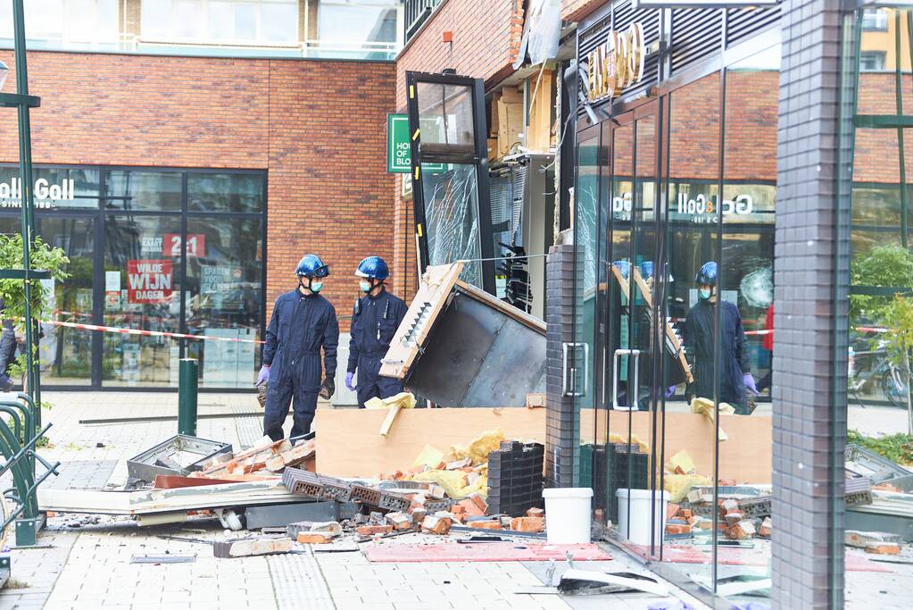 Ravage na plofkraak in het winkelcentrum