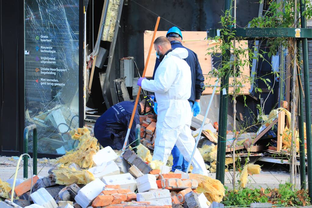 Ravage na plofkraak in het winkelcentrum