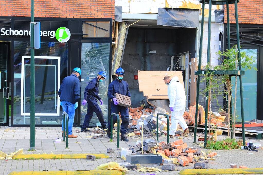 Ravage na plofkraak in het winkelcentrum