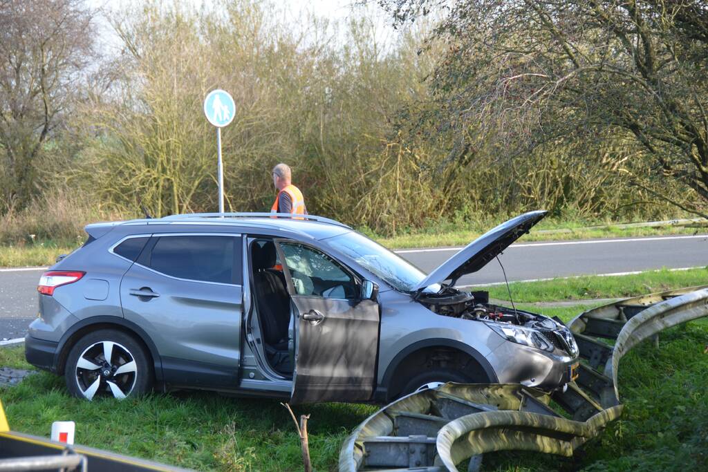 Twee gewonden bij frontale aanrijding