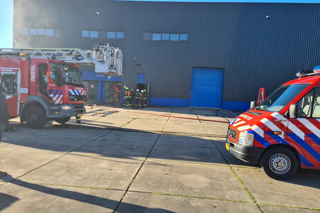 Brand in bedrijfsverzamelgebouw op Distripark Doelwijk