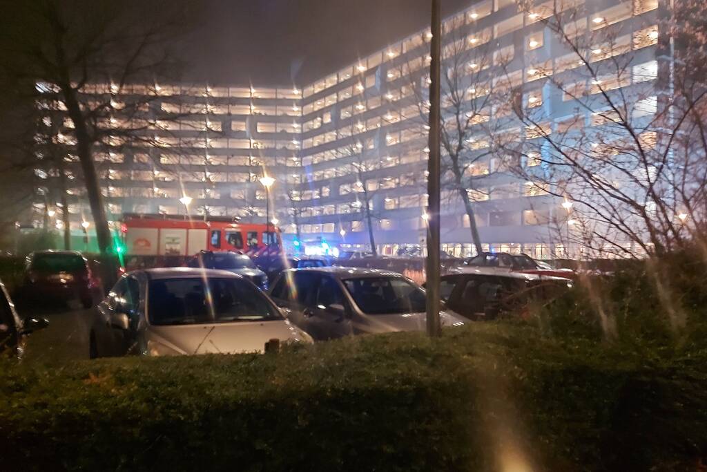 Grote uitslaande brand in wooncomplex