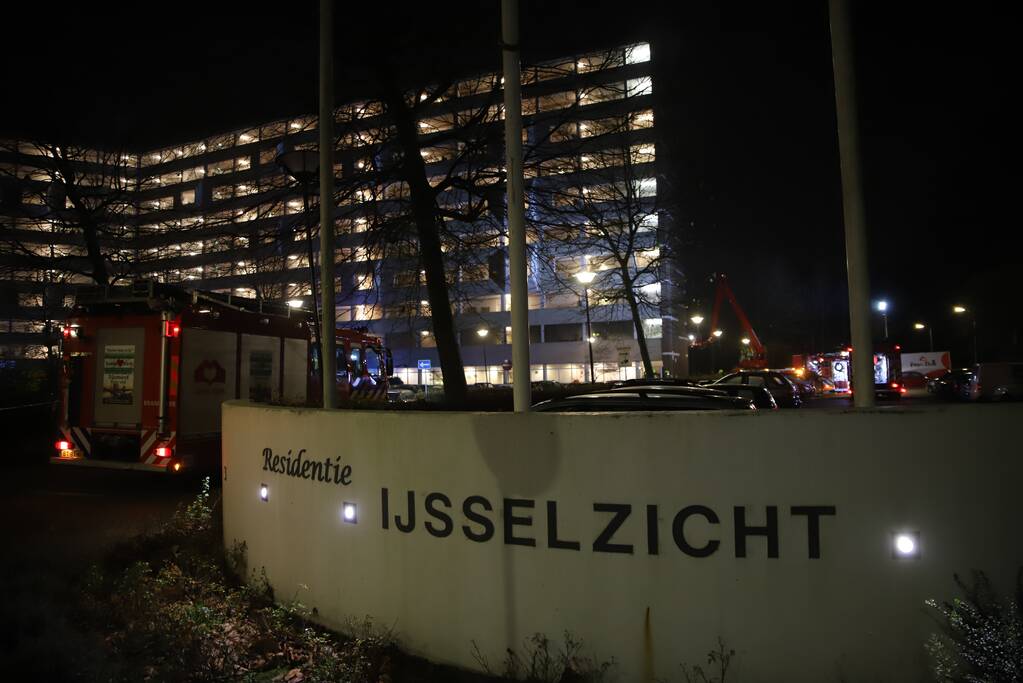 Grote uitslaande brand in wooncomplex