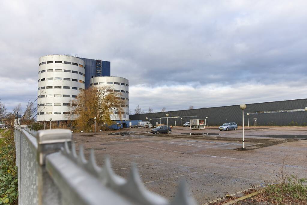 Verloederd Fläktgebouw van binnen gestript