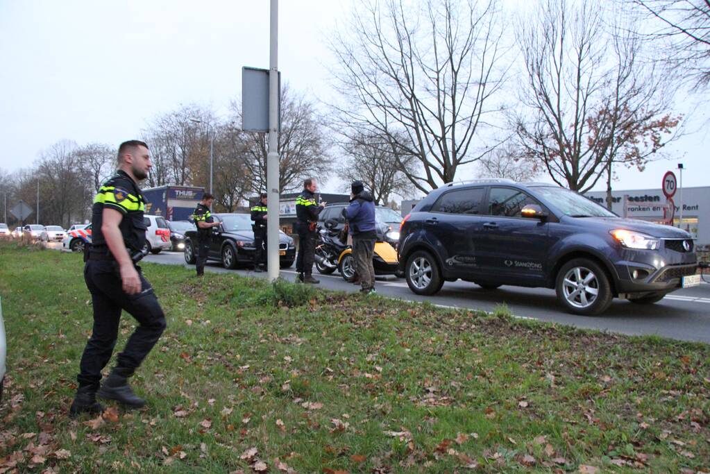 Schade na aanrijding tussen drie voertuigen