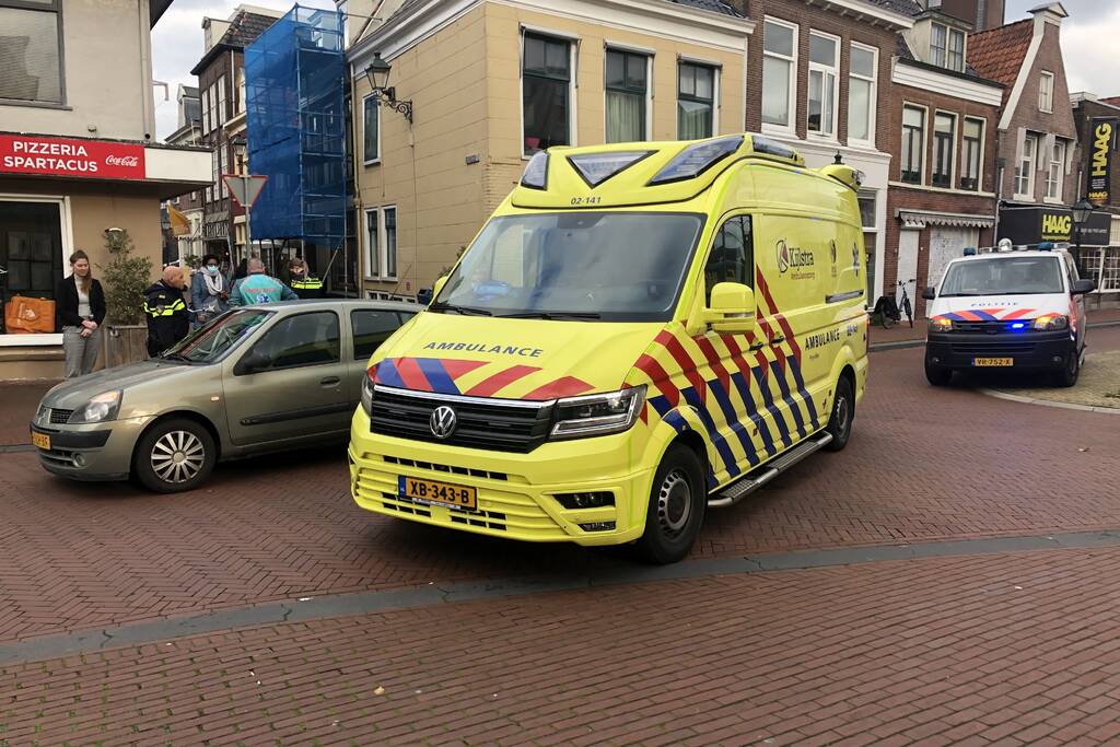 Fietsster raakt gewond bij botsing met auto