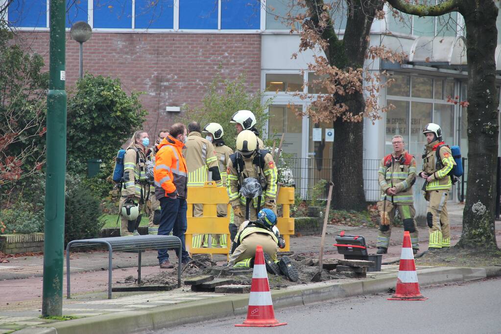 Gasleiding geraakt bij bushalte