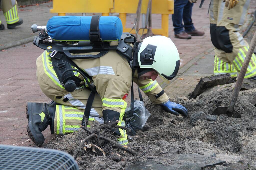 Gasleiding geraakt bij bushalte