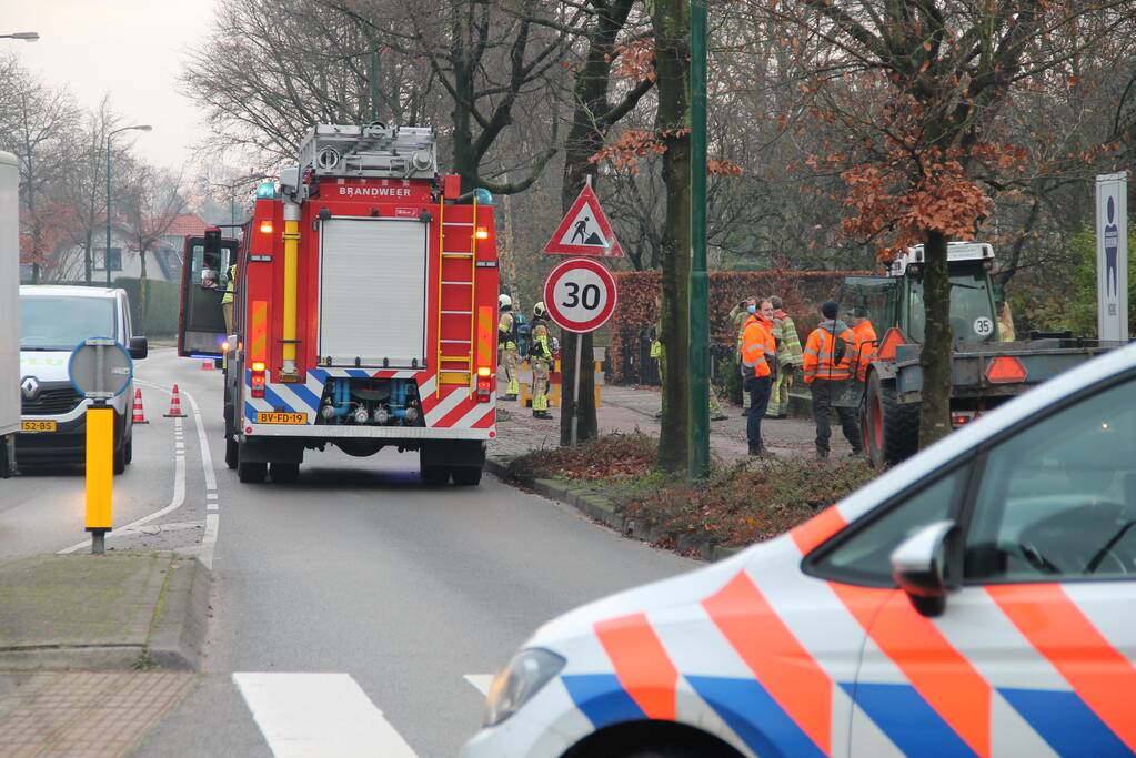 Gasleiding geraakt bij bushalte