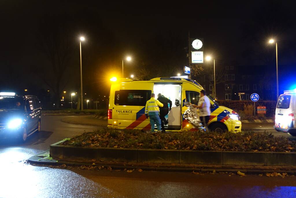 Bestuuder bestelbus laat slachtoffer hulpeloos achter