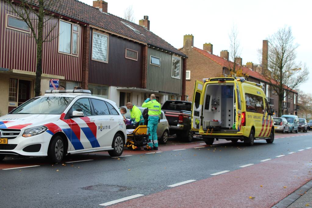 Persoon gewond bij botsing tegen paal