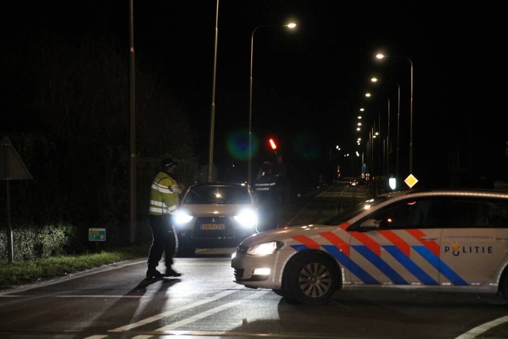 Automobilist knalt op huis