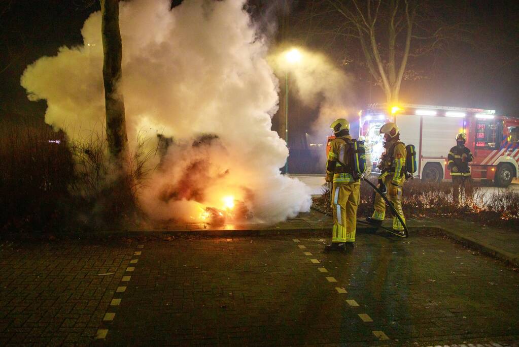 Brand tegen container bij tankstation