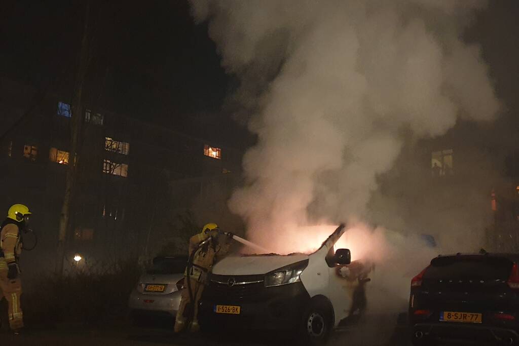 Bestelbus verwoest door brand