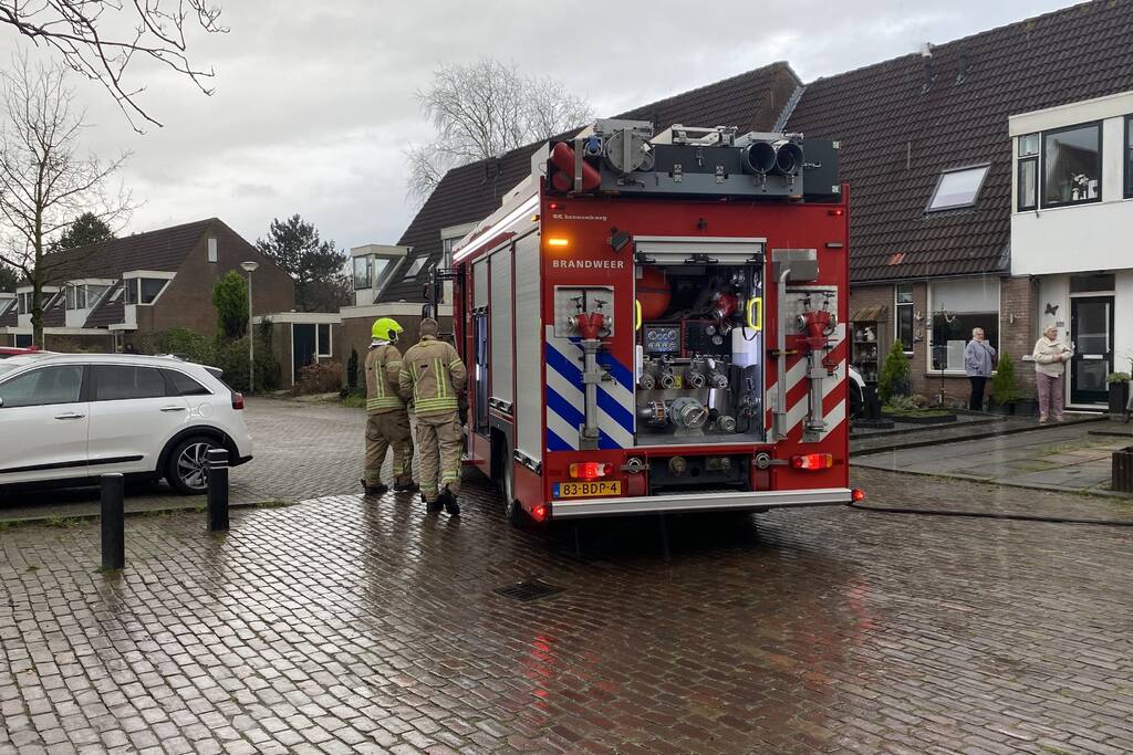 Afval in brand gevlogen zorgt voor gevaar woning